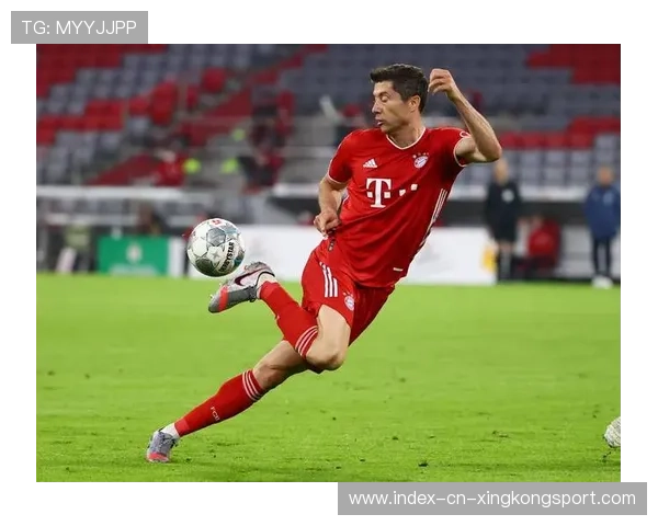 莱万头槌摆渡:开启拜仁凌厉攻势的战术艺术 莱万头槌摆渡:开启拜仁凌厉攻势的战术艺术