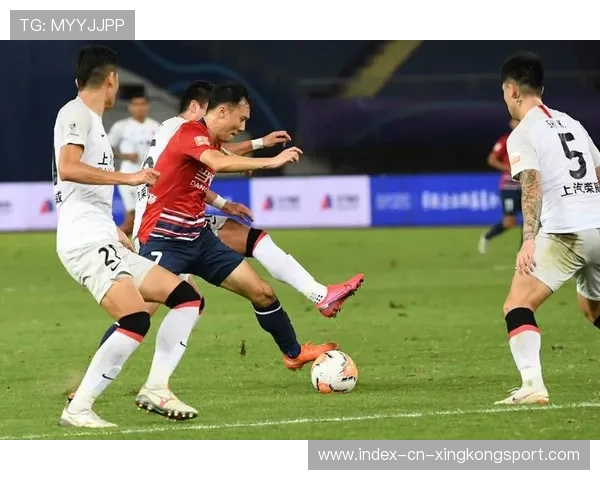 中超边路突破形成折射破门引爆现场——足球的激情与奇迹