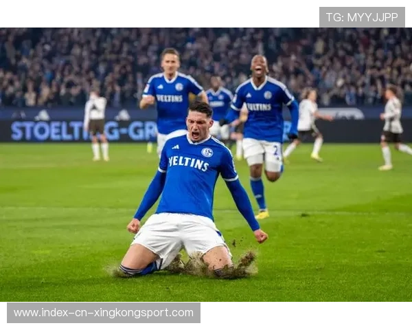 沙尔克04—穆勒替补上场一脚关键任意球命中