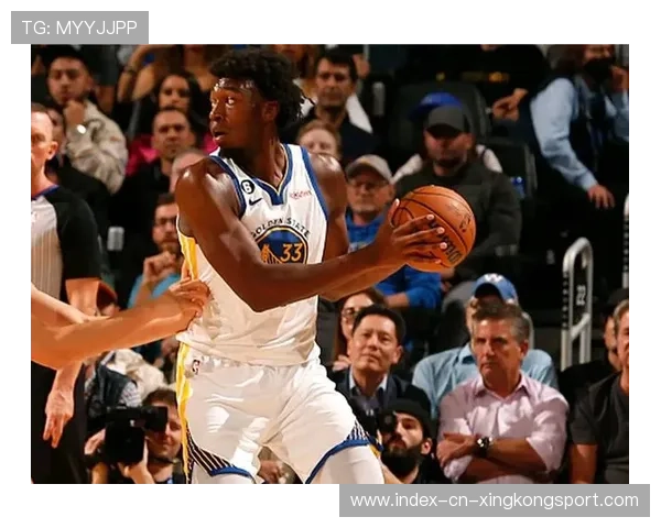 怀斯曼篮下背打命中展现力量优势