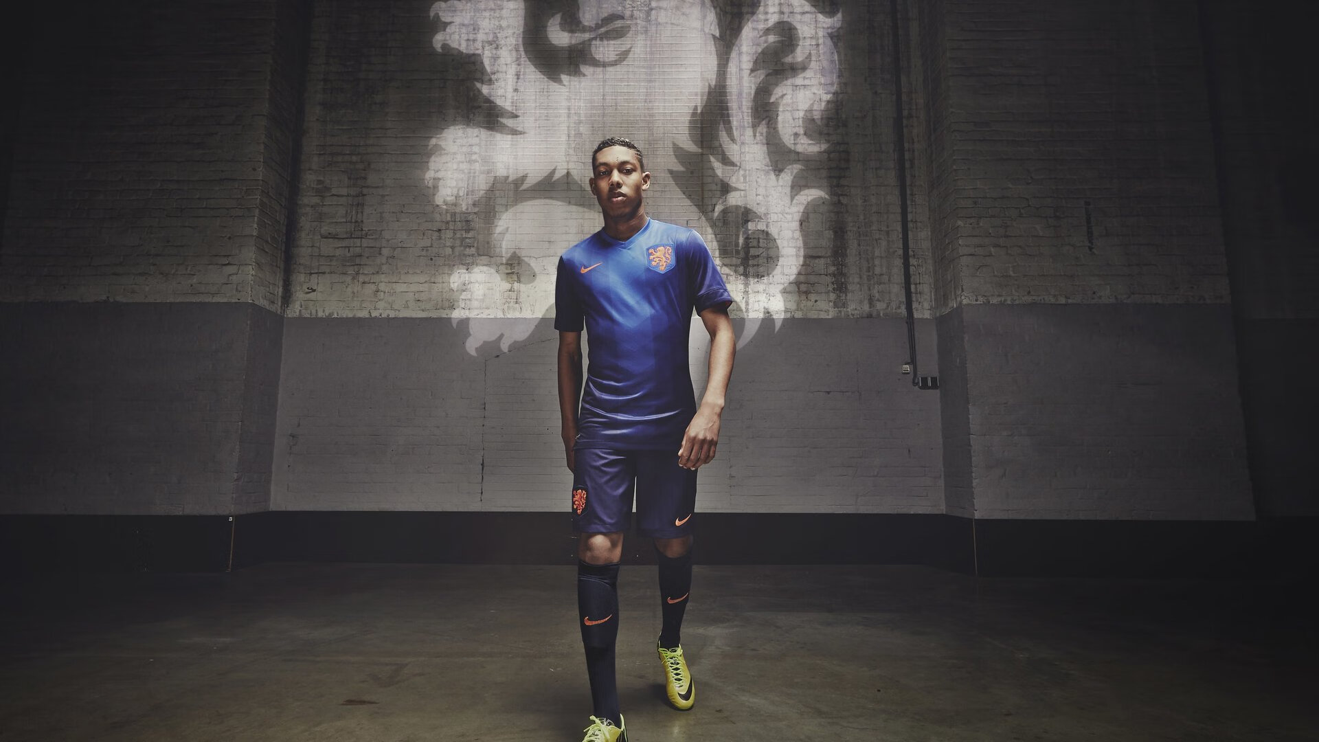 2026年世界冲浪大满贯塔希提站 巨浪条件下仅三分之一选手完赛