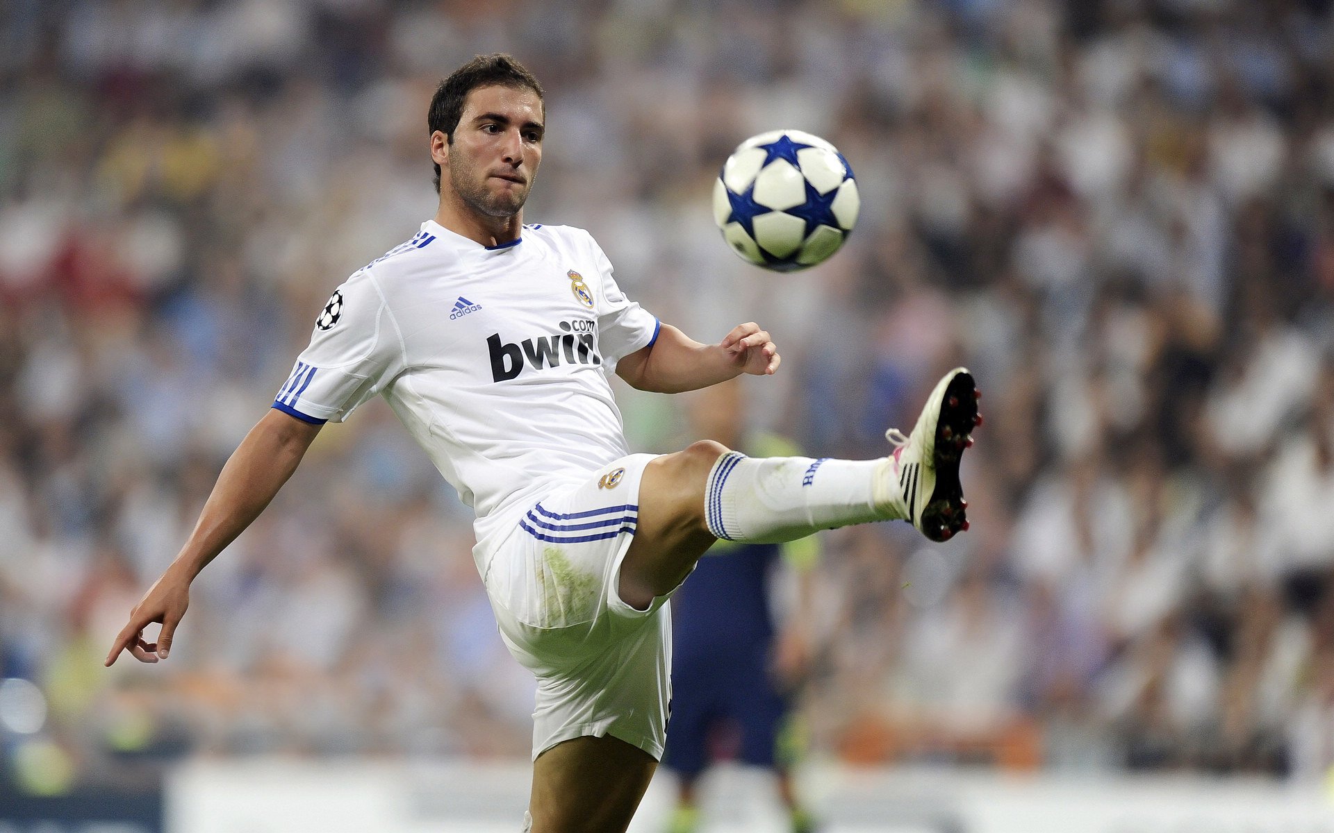 欧冠争冠热门逐渐浮现